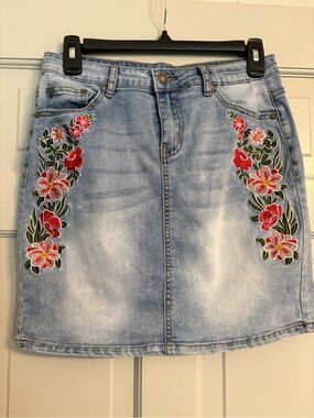 ESQUALO Size 6 Light Blue Denim Skirt with Embroidered Red Floral Accents